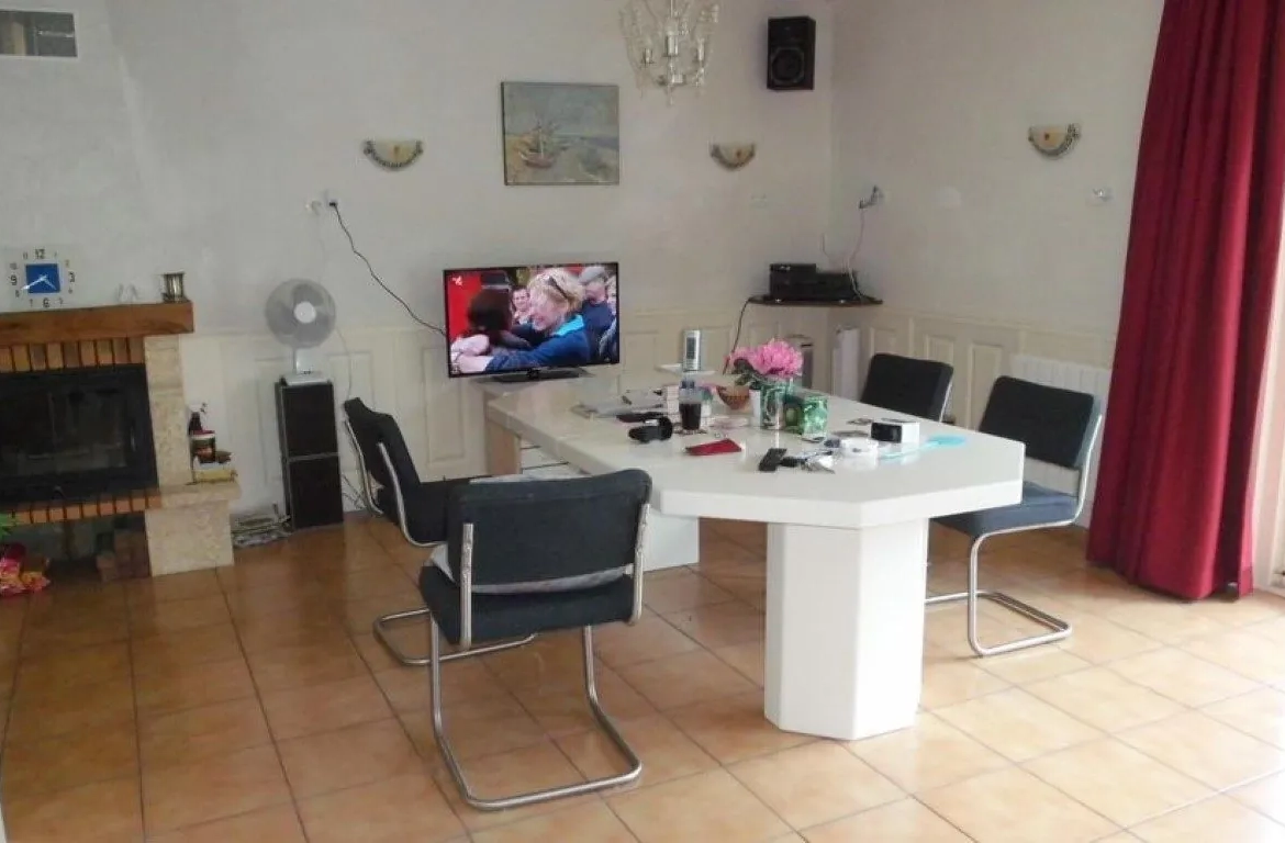 Villa spacieuse à finir avec vue sur la campagne à Puntous 