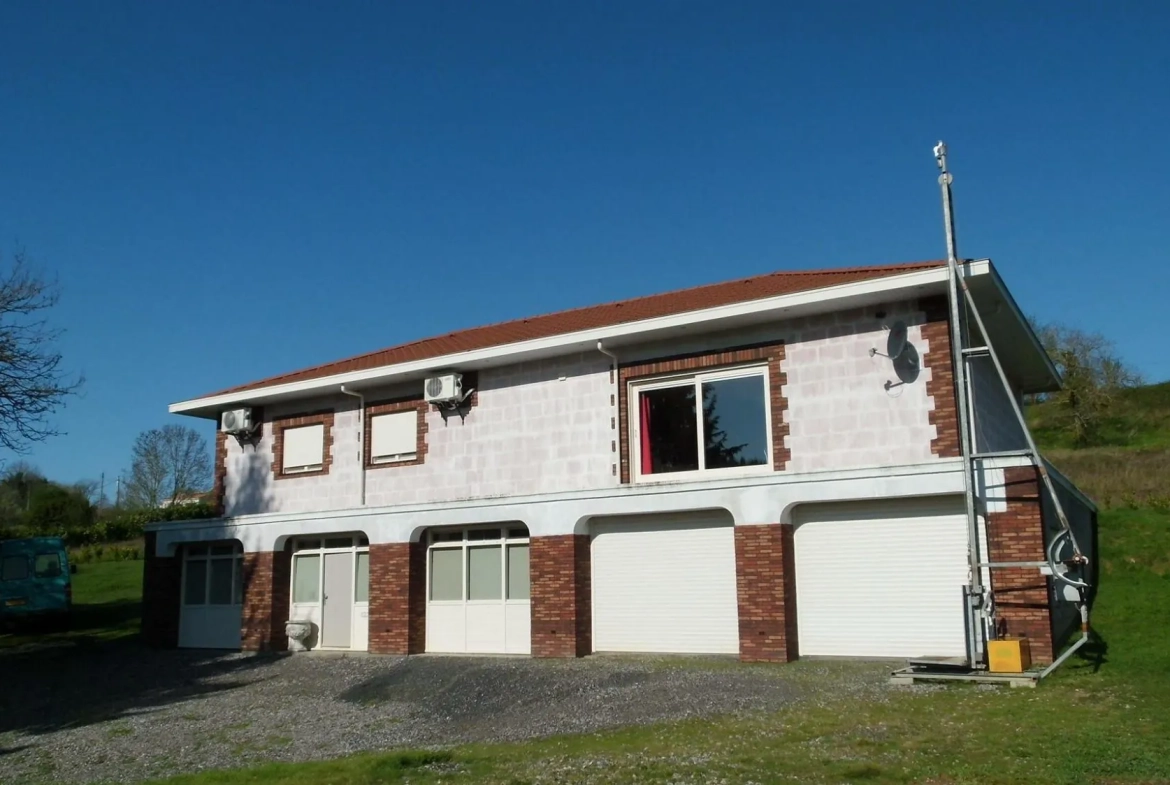 Villa spacieuse à finir avec vue sur la campagne à Puntous 