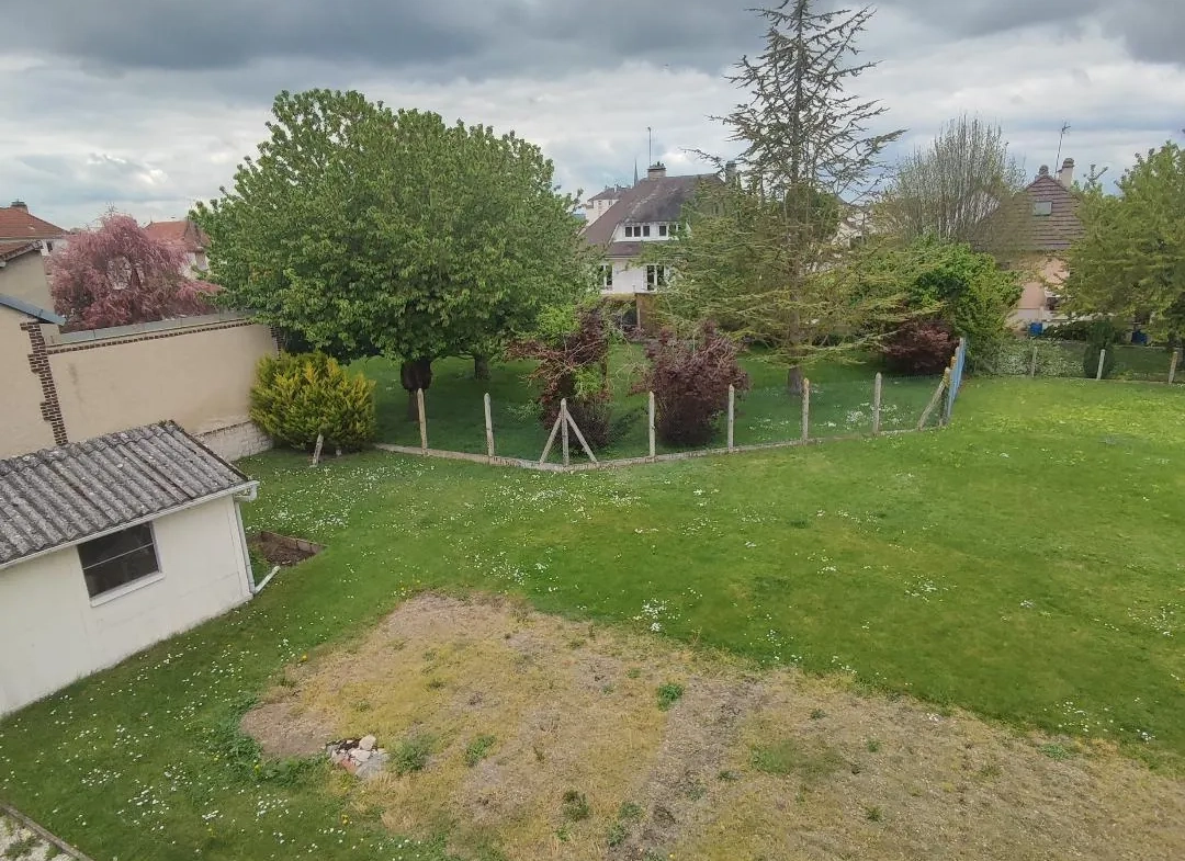 Maison à Saint-André-les-Vergers de 85 m² avec grand jardin et garage 