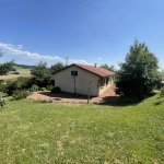 Charmante villa plain-pied avec sous-sol semi-enterré à Thizy-Les-Bourgs