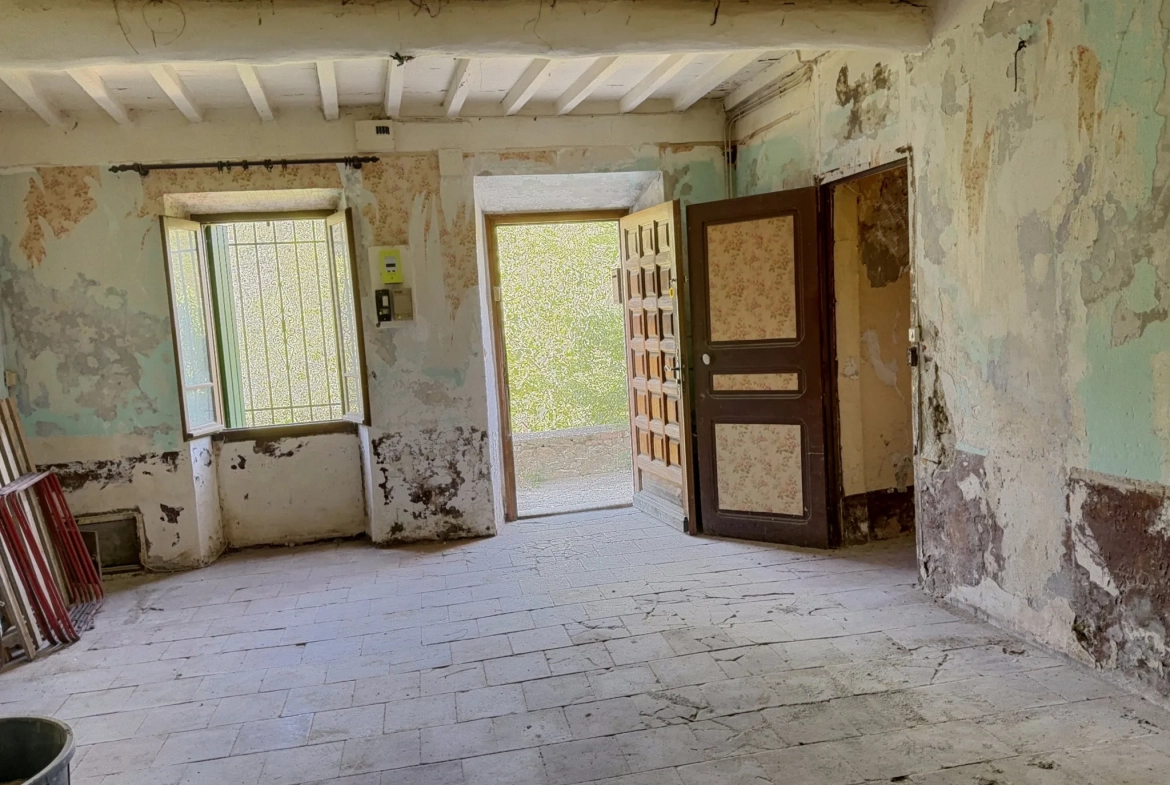Maison de village à rénover avec jardin non attenant à Reynès - Environnement paisible 