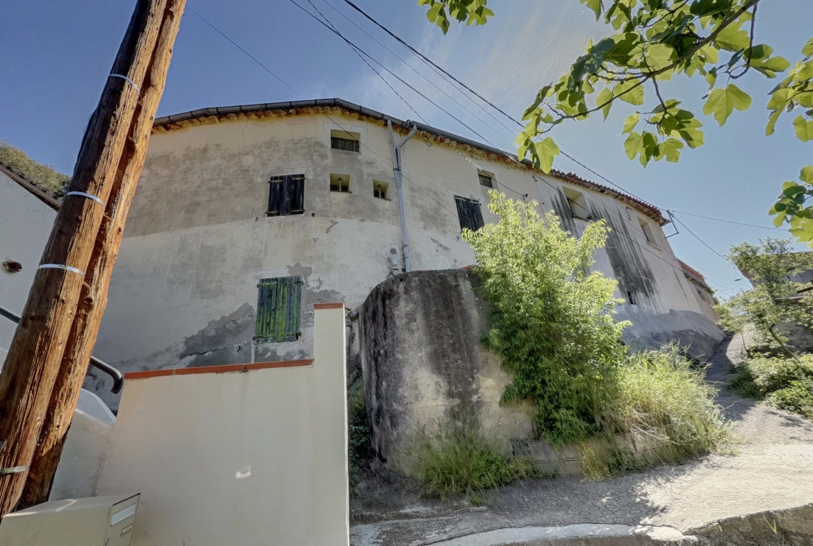 Maison de village à rénover avec jardin non attenant à Reynès - Environnement paisible 