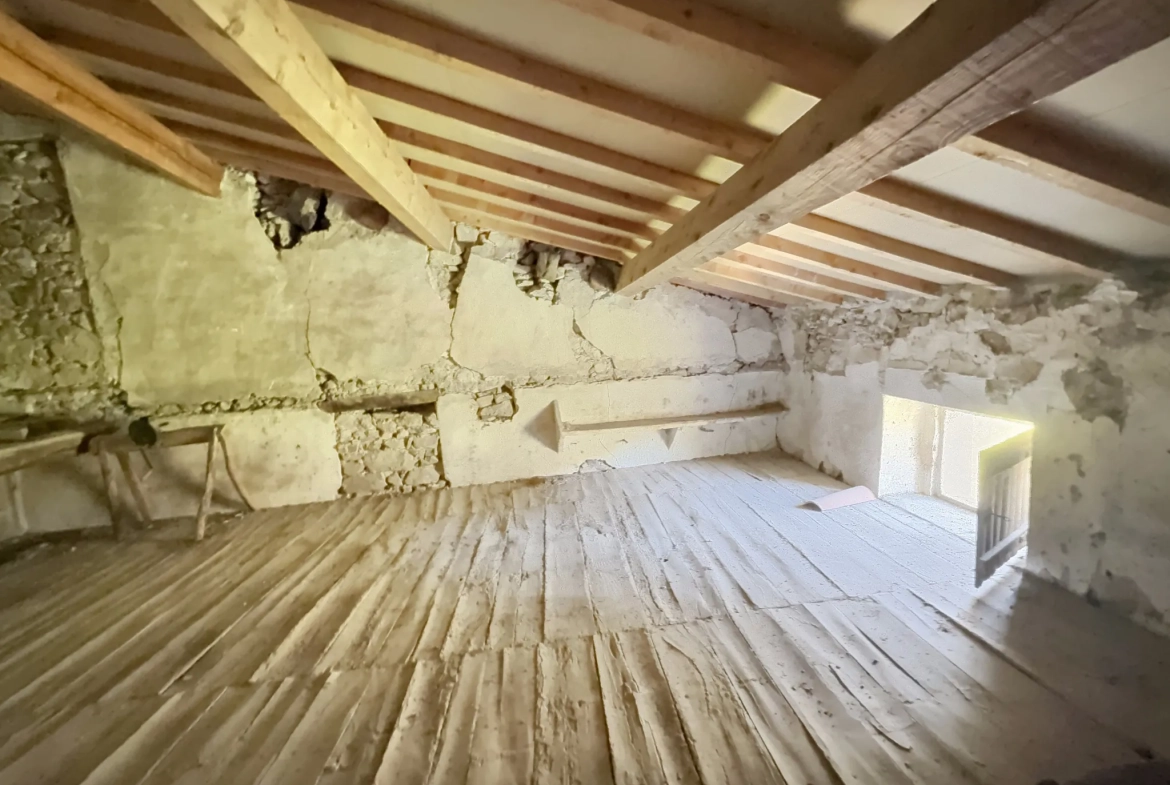 Maison de village à rénover avec jardin non attenant à Reynès - Environnement paisible 