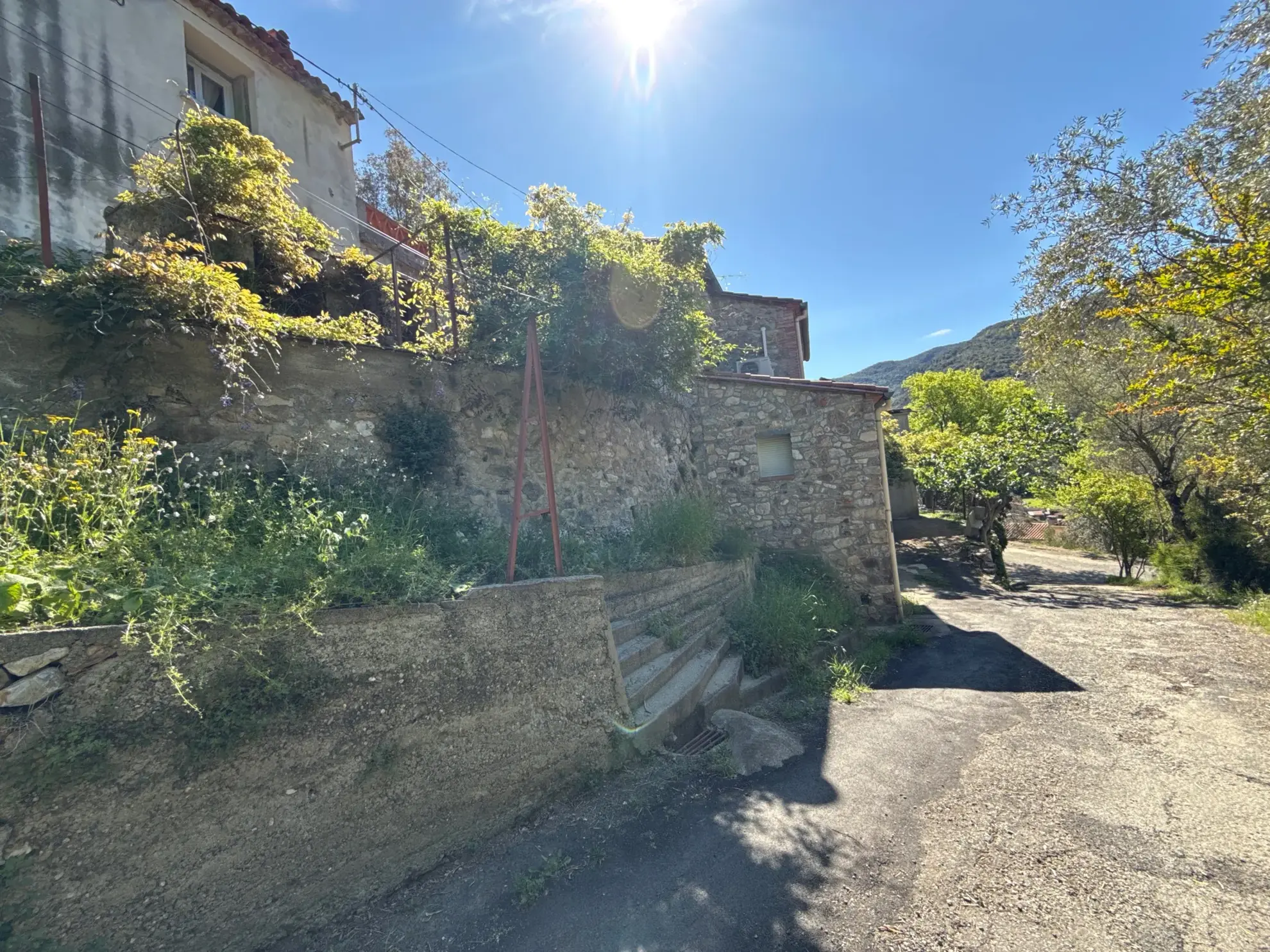 Maison de village à rénover avec jardin non attenant à Reynès - Environnement paisible 