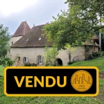 Propriété authentique à rénover avec longère et tour à Chatillon, 138 000 €