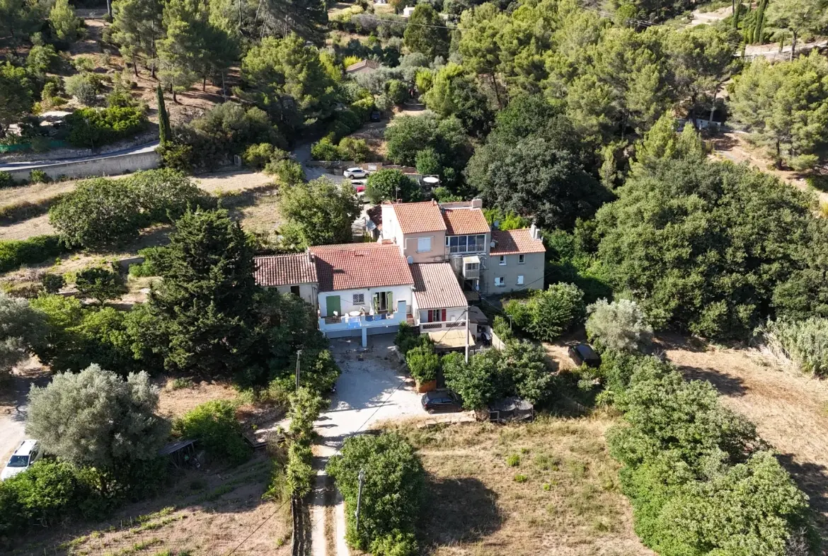 Charmante maison T3 à vendre à La Cadière-d’Azur proche Bandol, 50 m² avec terrasse et potentiel locatif attractif 