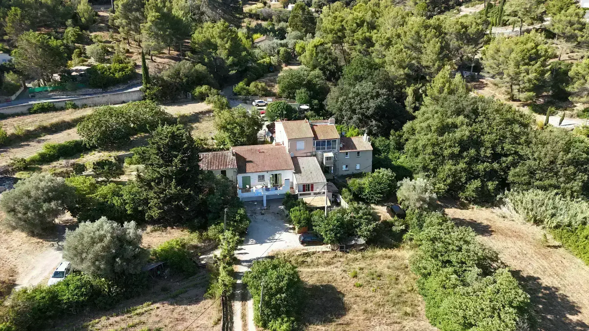 Charmante maison T3 à vendre à La Cadière-d’Azur proche Bandol, 50 m² avec terrasse et potentiel locatif attractif 