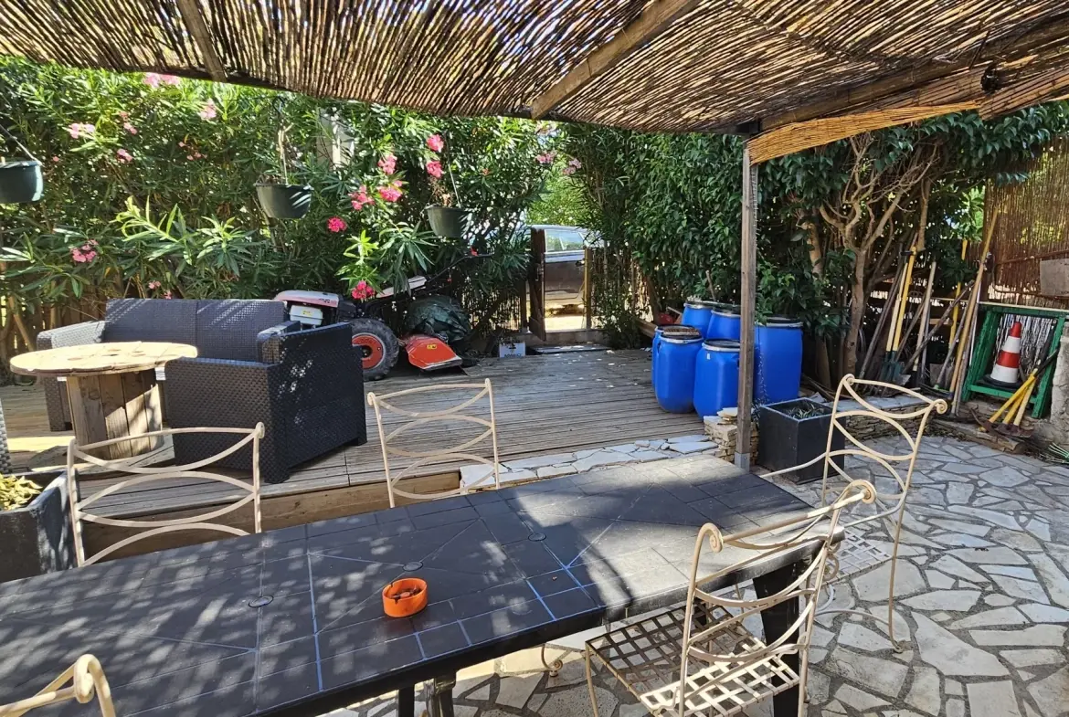 Charmante maison T3 à vendre à La Cadière-d’Azur proche Bandol, 50 m² avec terrasse et potentiel locatif attractif 
