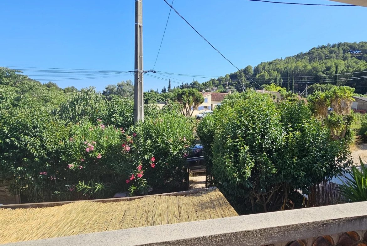 Charmante maison T3 à vendre à La Cadière-d’Azur proche Bandol, 50 m² avec terrasse et potentiel locatif attractif 