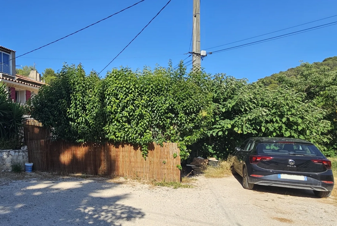 Charmante maison T3 à vendre à La Cadière-d’Azur proche Bandol, 50 m² avec terrasse et potentiel locatif attractif 