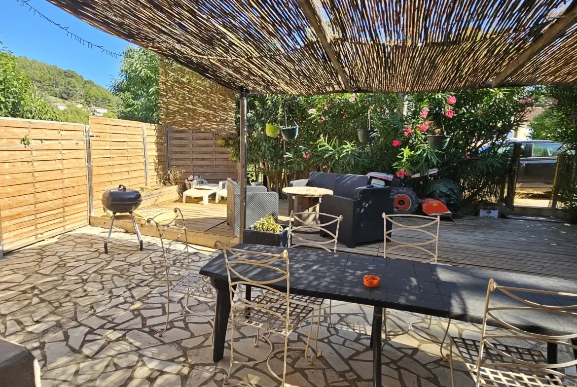 Charmante maison T3 à vendre à La Cadière-d’Azur proche Bandol, 50 m² avec terrasse et potentiel locatif attractif 