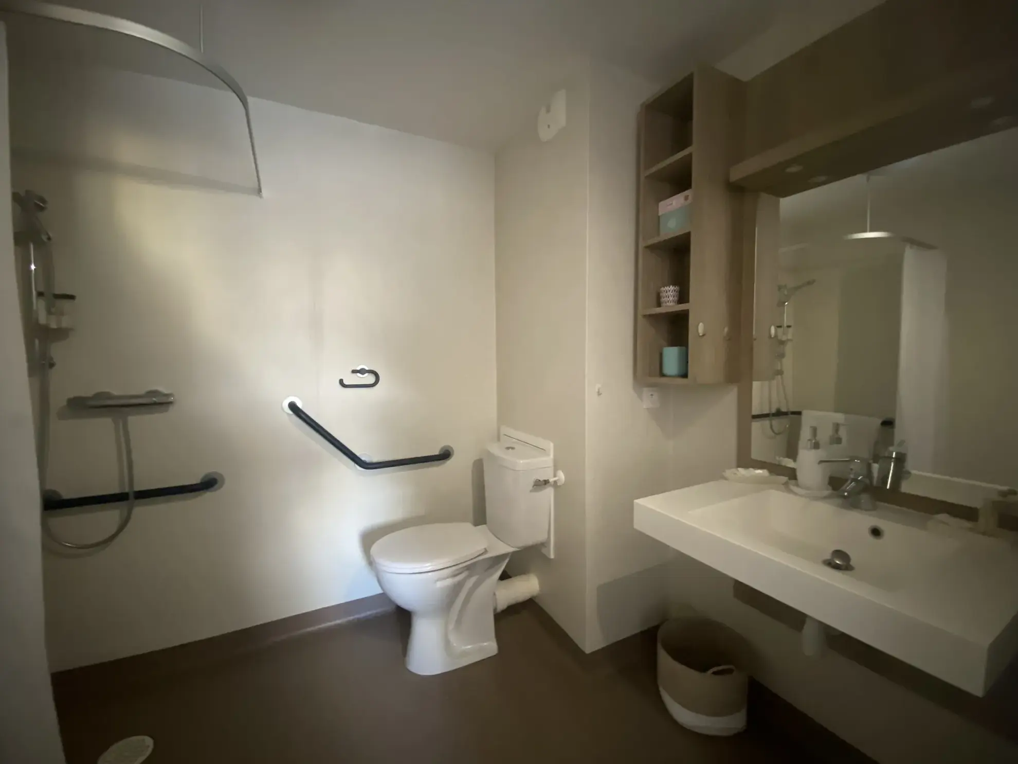 Appartement T2 en résidence pour personnes âgées à Caen avec parking et balcon 
