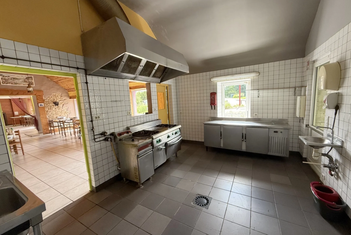 Charmante maison à Saint Derrien avec potentiel de rénovation, face à un plan d’eau 
