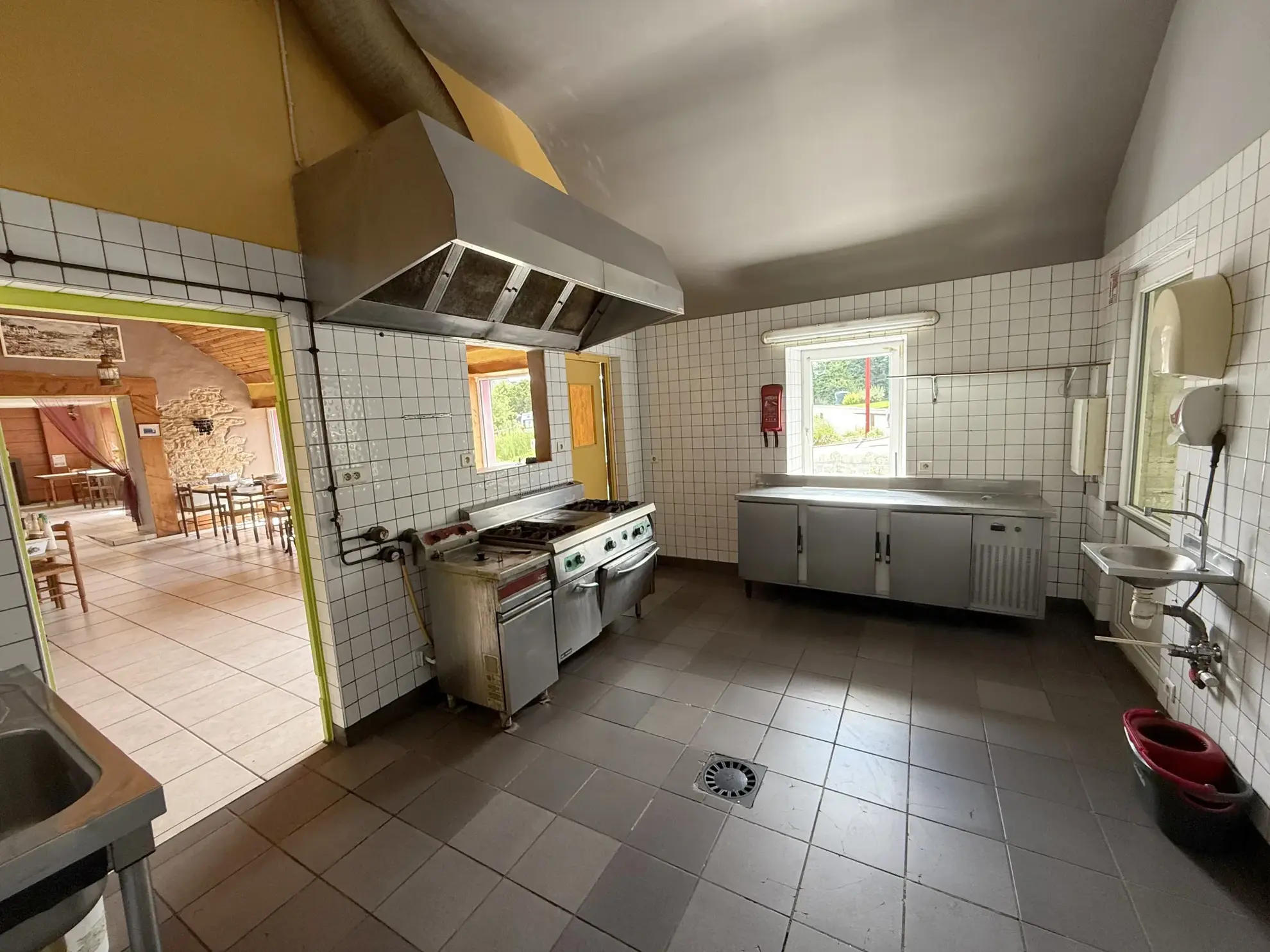Charmante maison à Saint Derrien avec potentiel de rénovation, face à un plan d’eau 