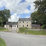 Charmante maison à Saint Derrien avec potentiel de rénovation, face à un plan d’eau