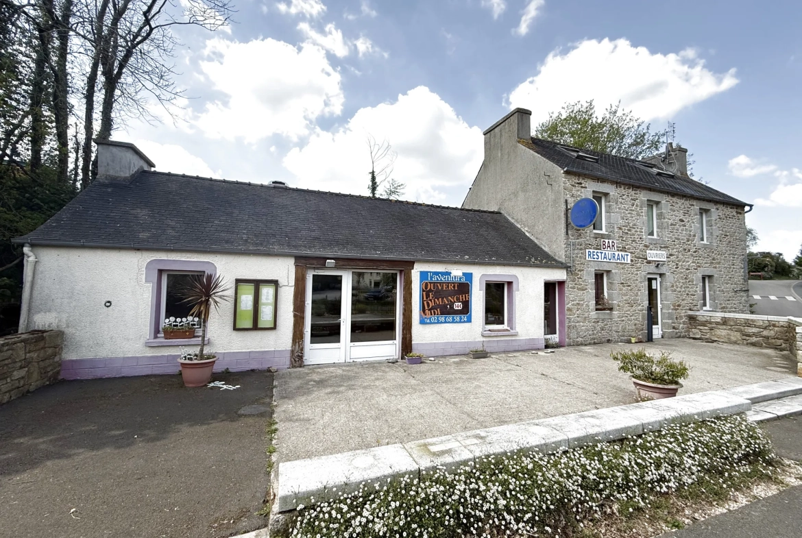 Charmante maison à Saint Derrien avec potentiel de rénovation, face à un plan d’eau 