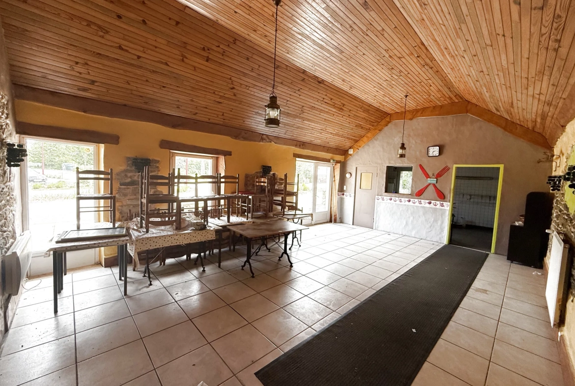 Charmante maison à Saint Derrien avec potentiel de rénovation, face à un plan d’eau 