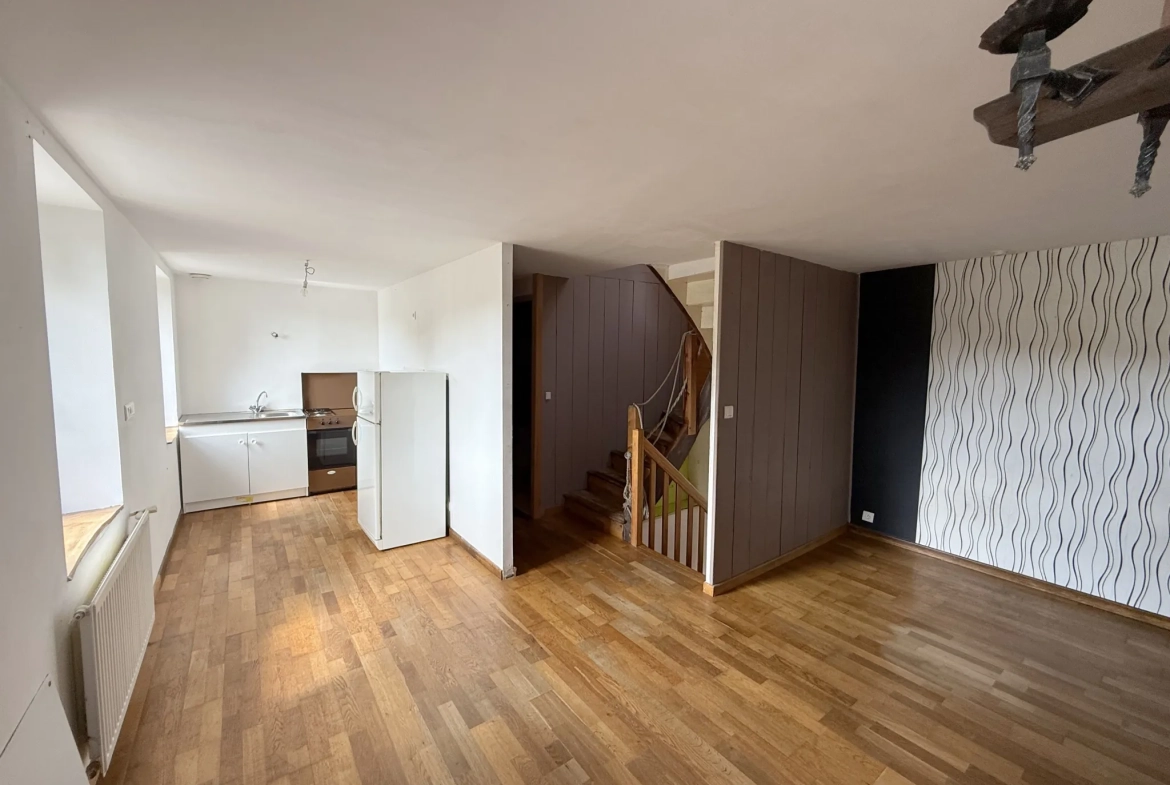 Charmante maison à Saint Derrien avec potentiel de rénovation, face à un plan d’eau 