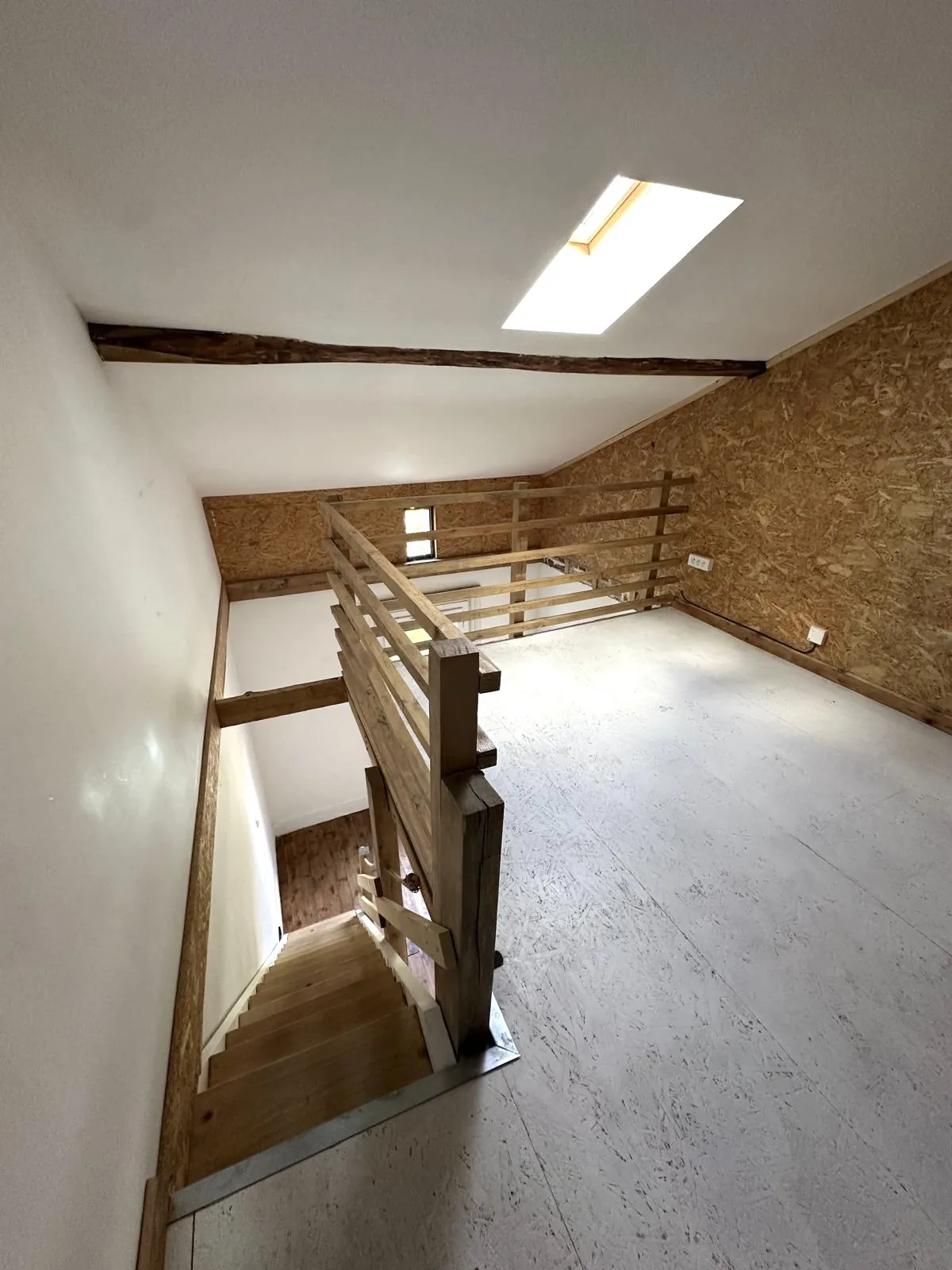 Appartement duplex F3 de 74,09 m² à Unieux, secteur calme et résidentiel, idéal premier achat ou investissement 