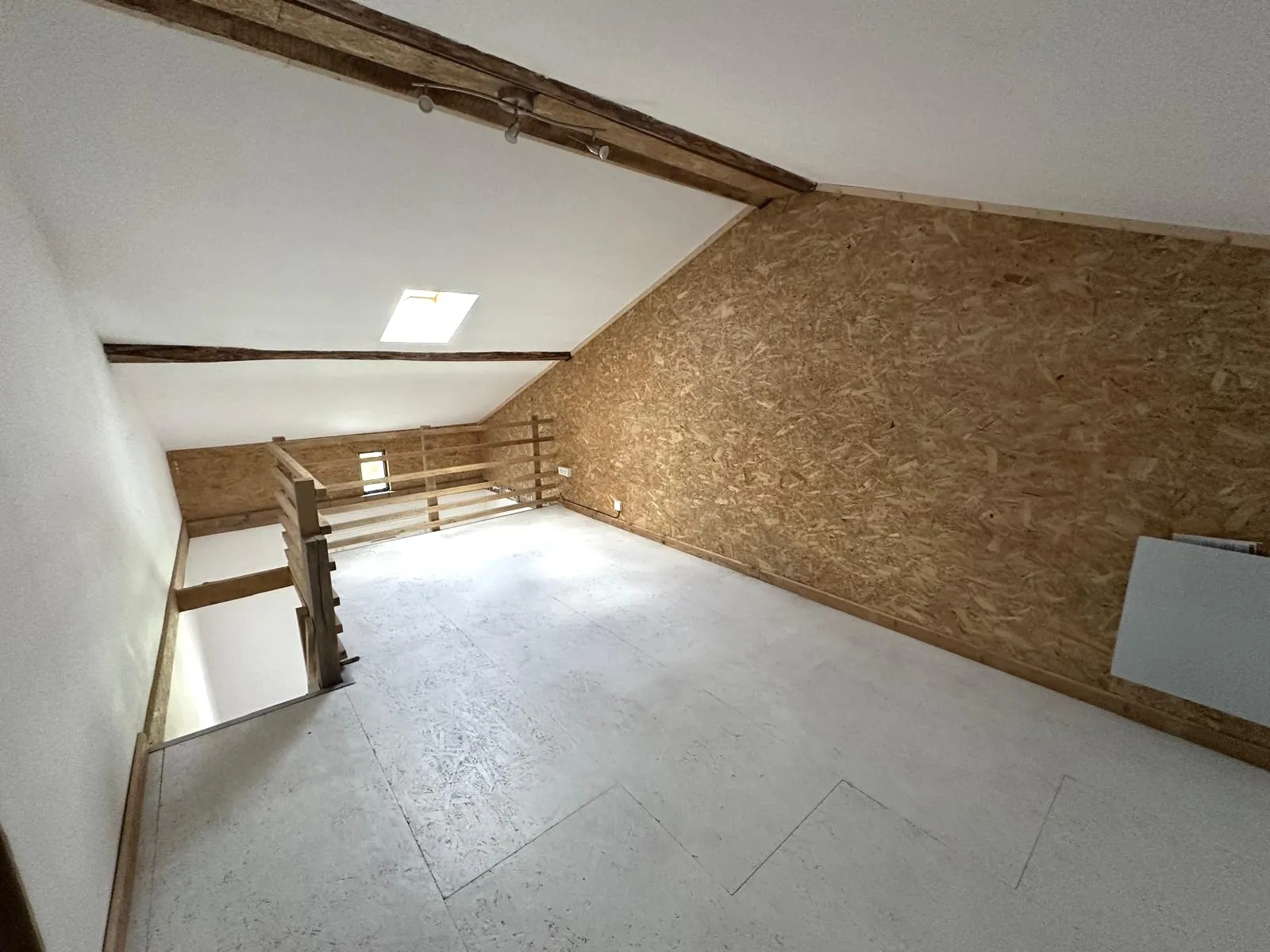 Appartement duplex F3 de 74,09 m² à Unieux, secteur calme et résidentiel, idéal premier achat ou investissement 