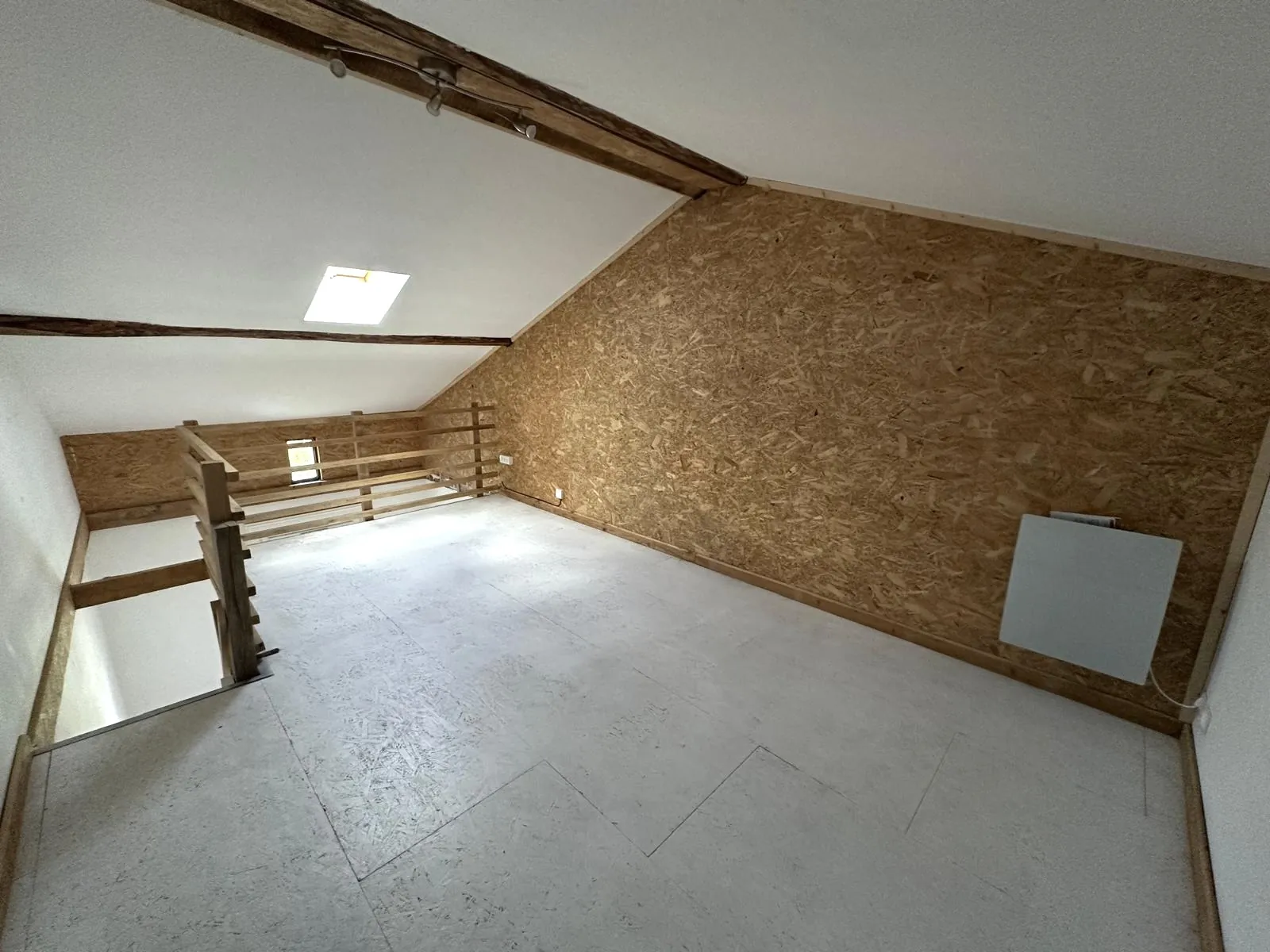 Appartement duplex F3 de 74,09 m² à Unieux, secteur calme et résidentiel, idéal premier achat ou investissement 