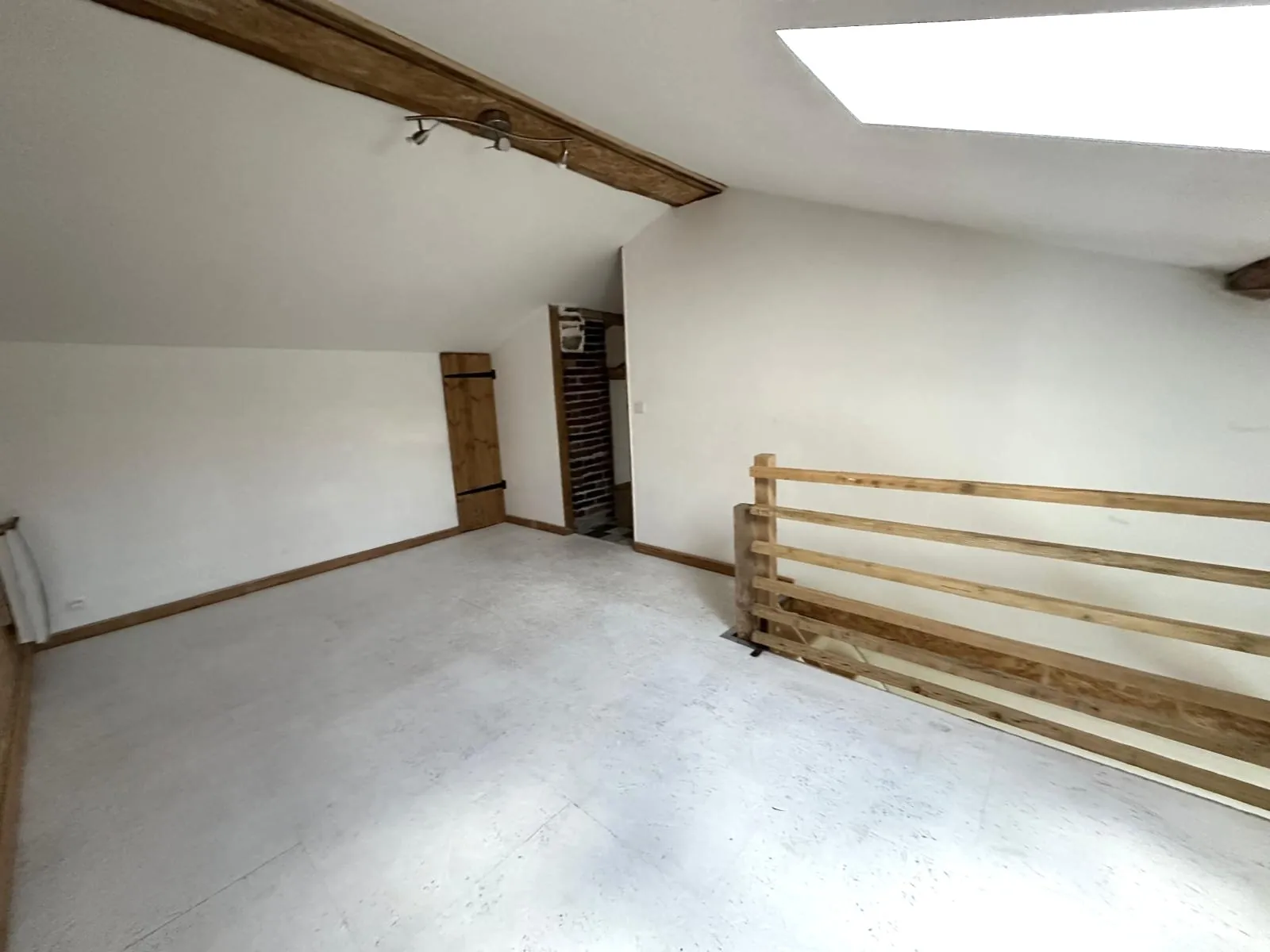 Appartement duplex F3 de 74,09 m² à Unieux, secteur calme et résidentiel, idéal premier achat ou investissement 