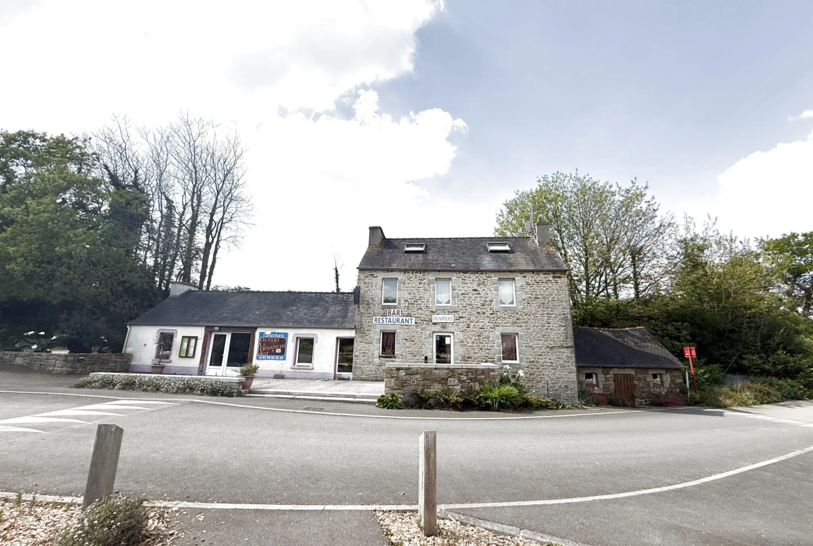 Charmante maison à Saint Derrien avec potentiel de rénovation, face à un plan d’eau 