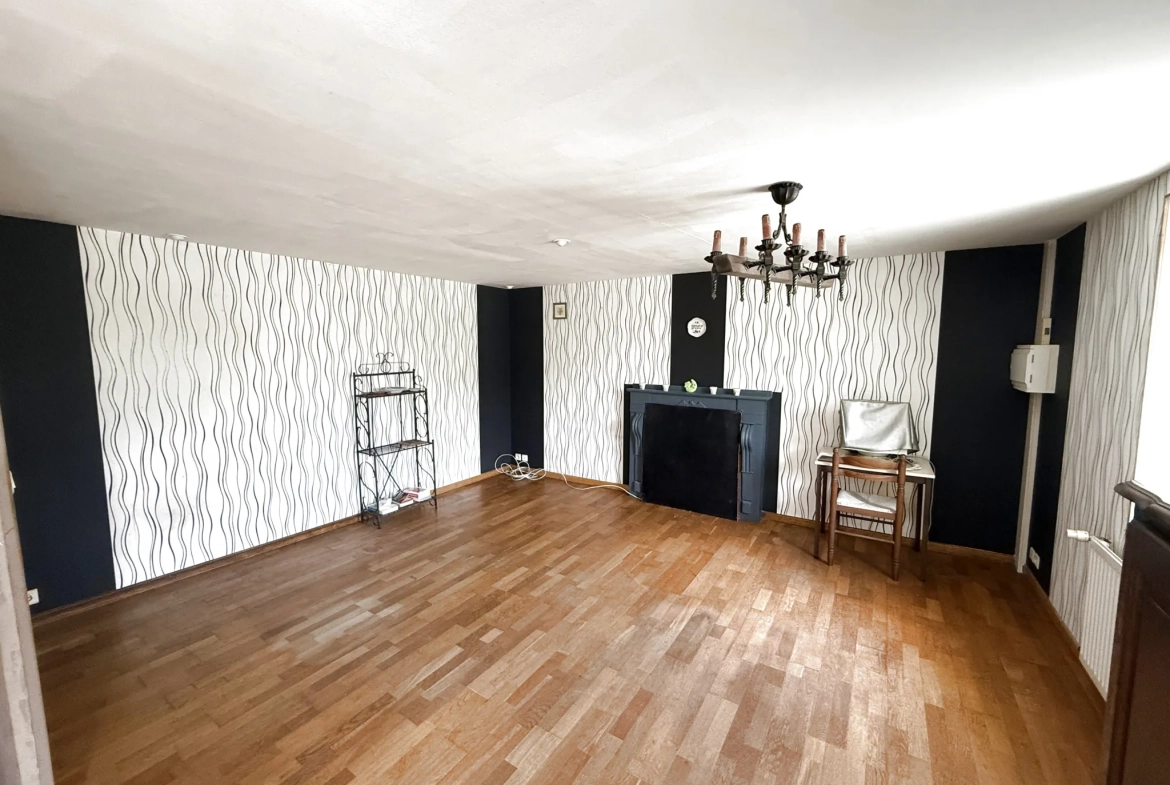 Charmante maison à Saint Derrien avec potentiel de rénovation, face à un plan d’eau 