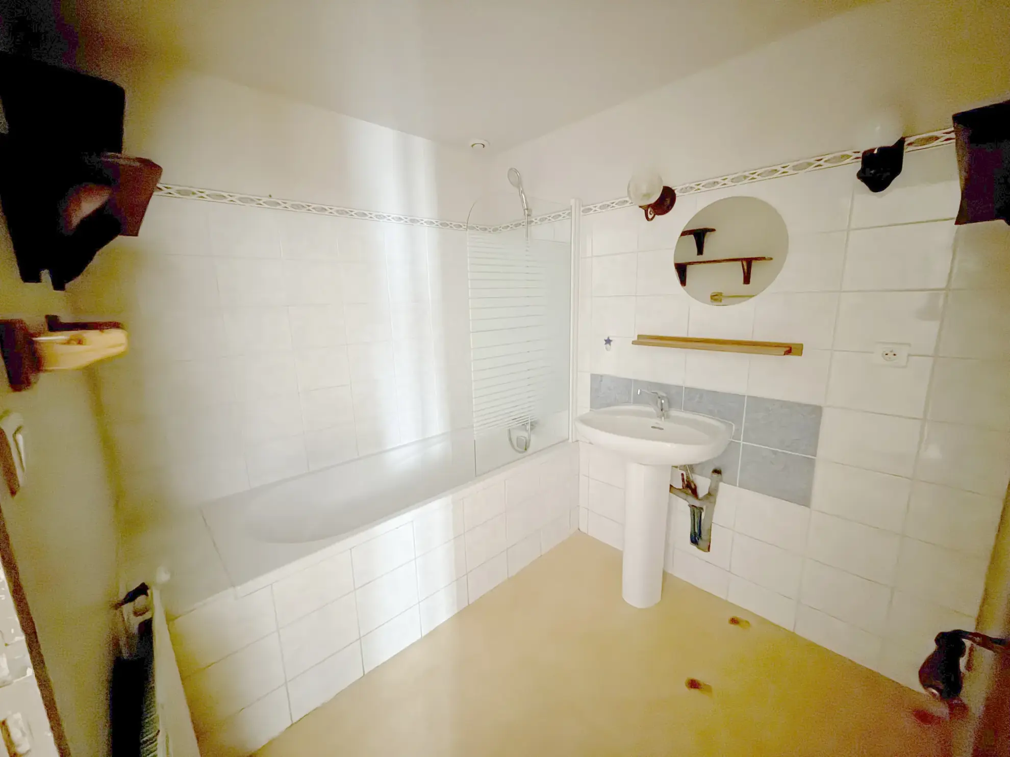Charmante maison à Saint Derrien avec potentiel de rénovation, face à un plan d’eau 