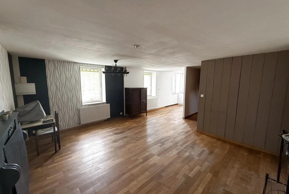 Charmante maison à Saint Derrien avec potentiel de rénovation, face à un plan d’eau 
