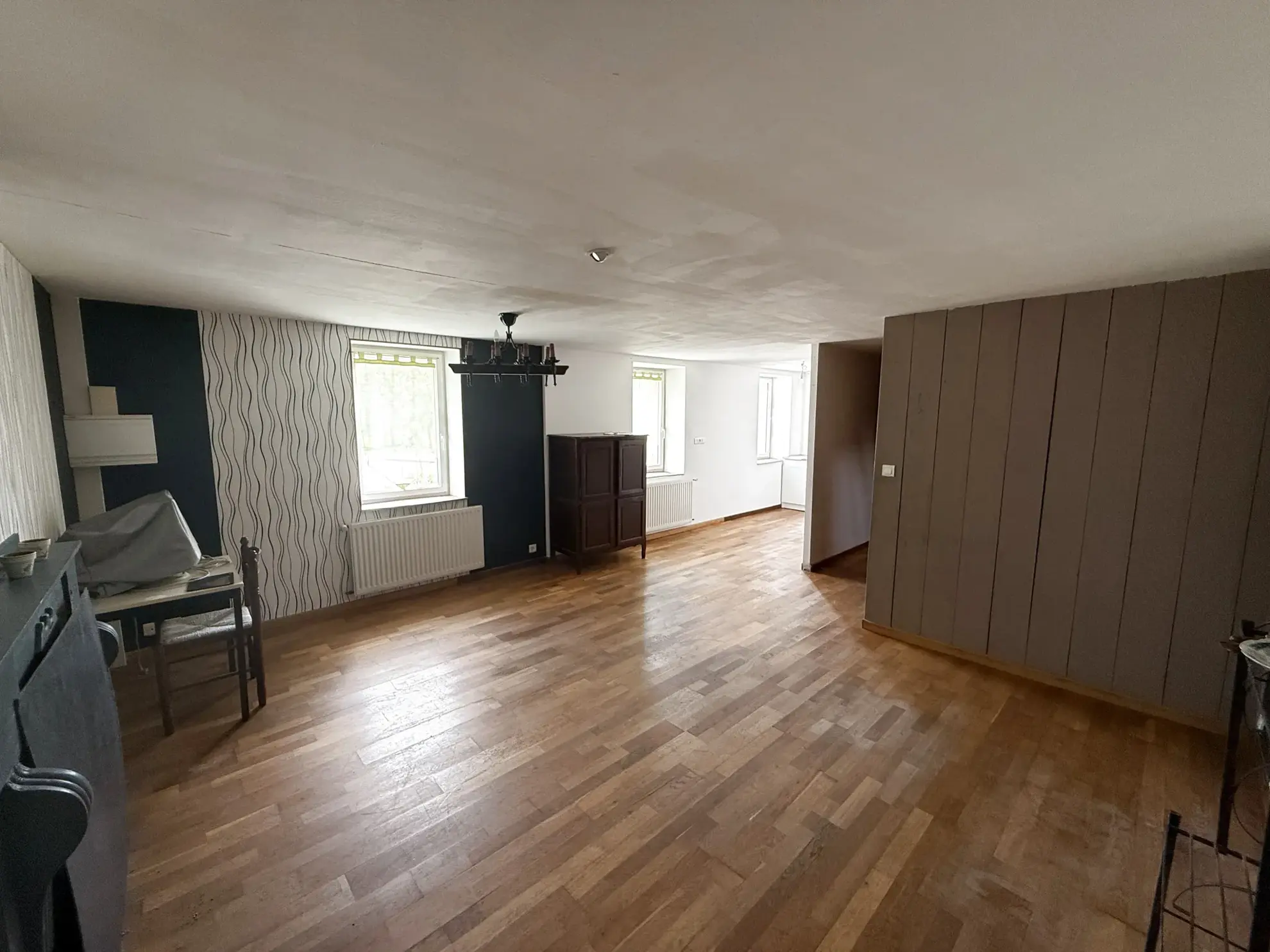 Charmante maison à Saint Derrien avec potentiel de rénovation, face à un plan d’eau 