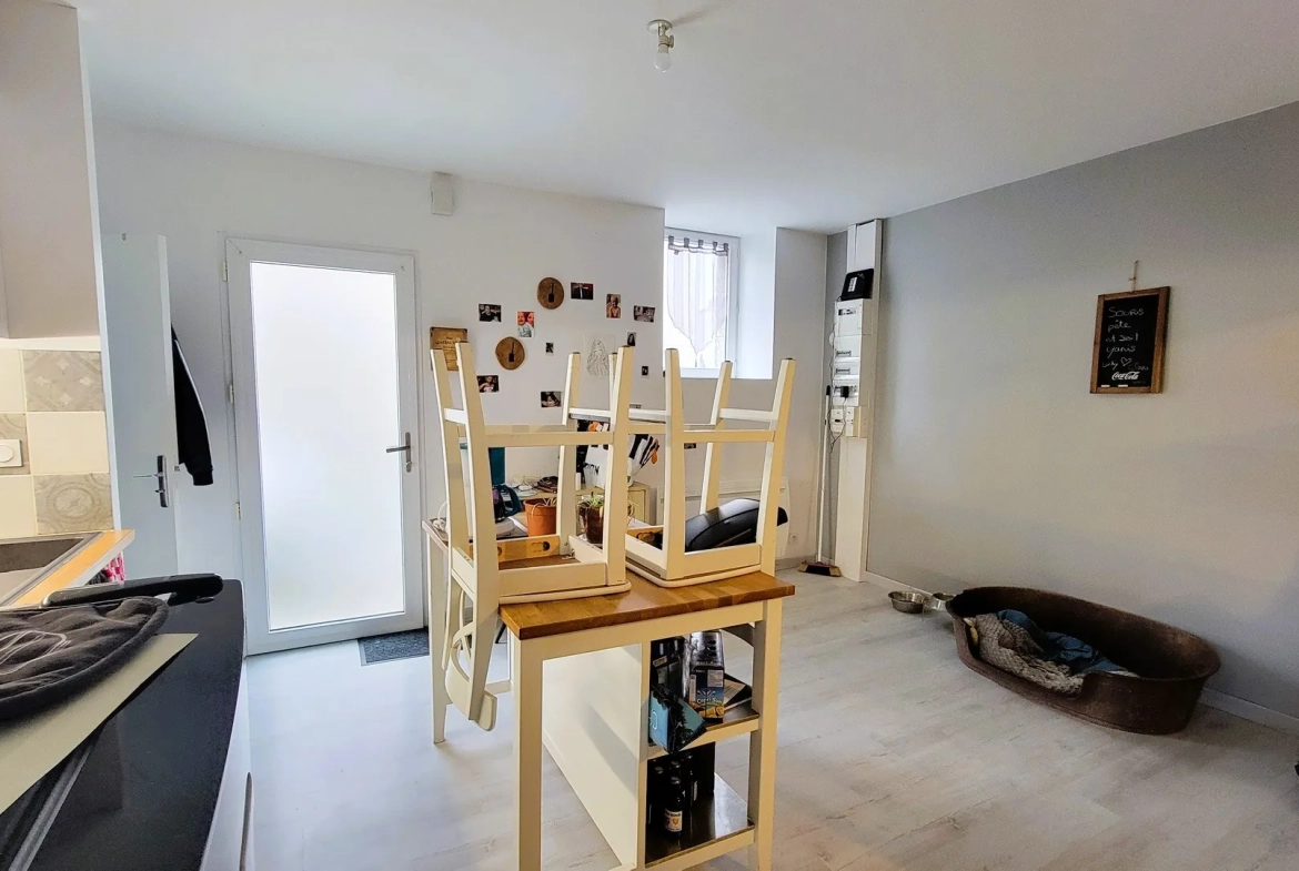 Appartement rénové à vendre à Combrand avec locataire en place – Investissement performant dans les Deux-Sèvres 