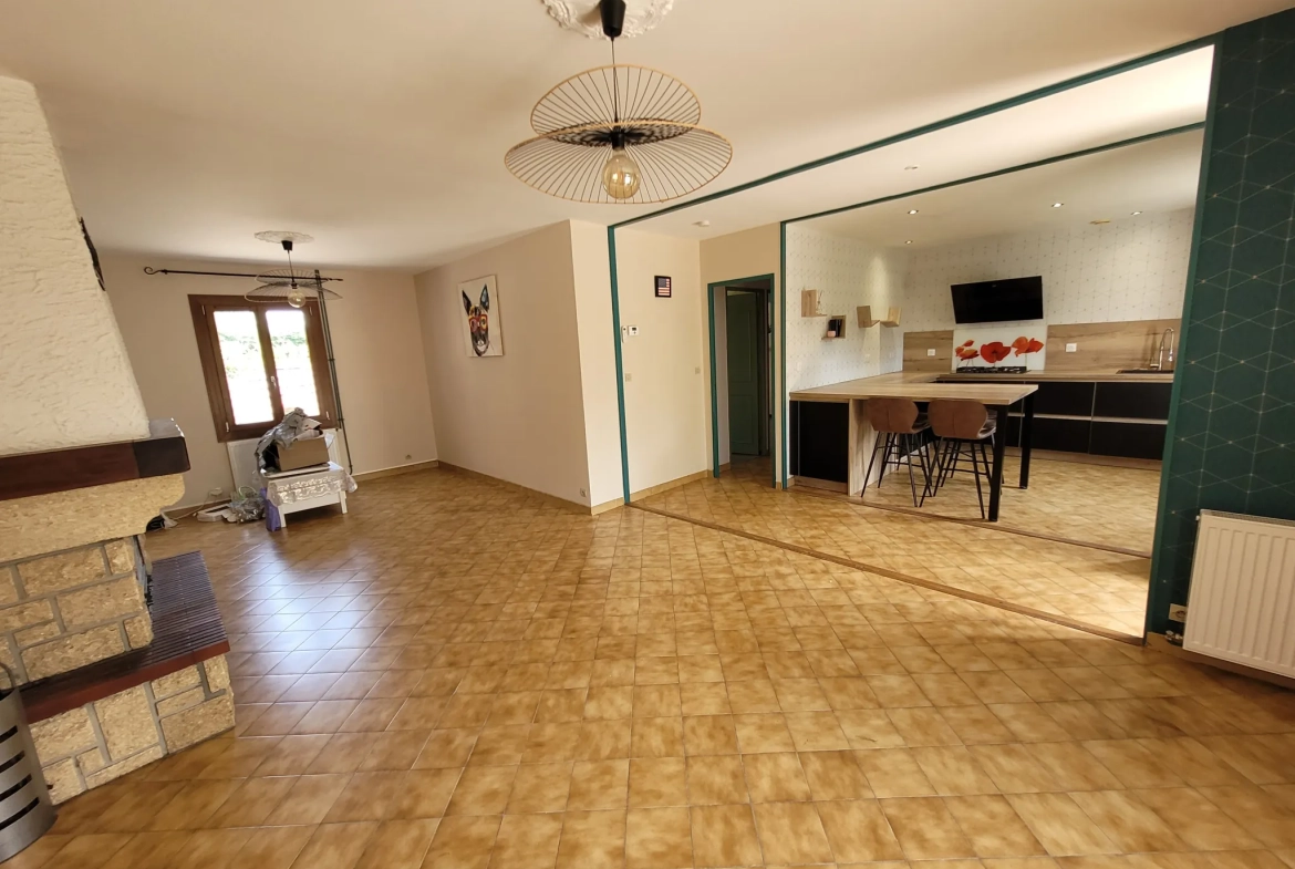 Belle maison familiale à Tronget avec garage et terrasse - Classe énergie 'C' 