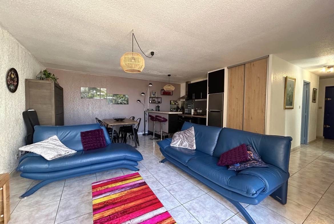 Appartement T3 avec vue mer à Sainte-Marie-la-Mer - 60 m², parking, dernier étage 