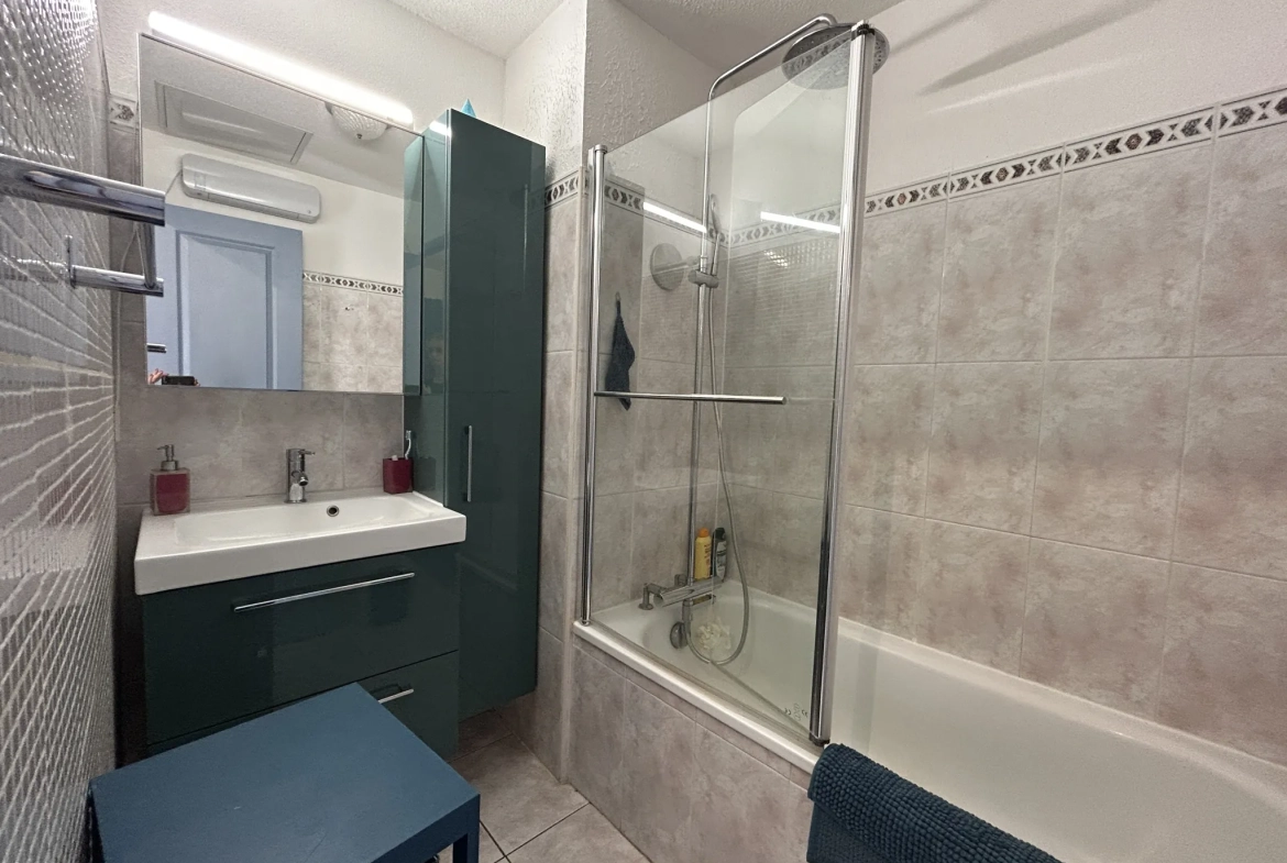 Appartement T3 avec vue mer à Sainte-Marie-la-Mer - 60 m², parking, dernier étage 