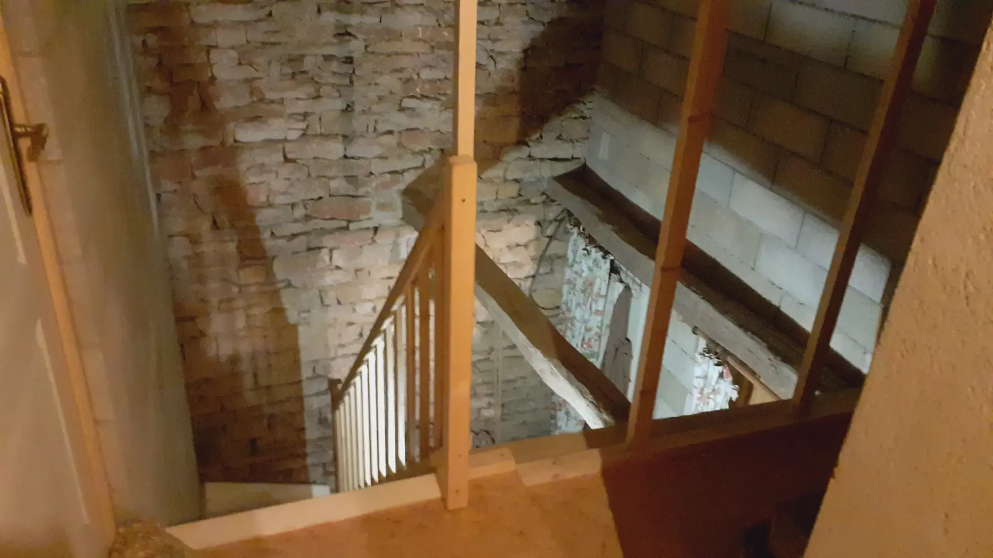 Maison en pierre à Grenant de 100 m², rénovée partiellement, avec terrasse et garage 