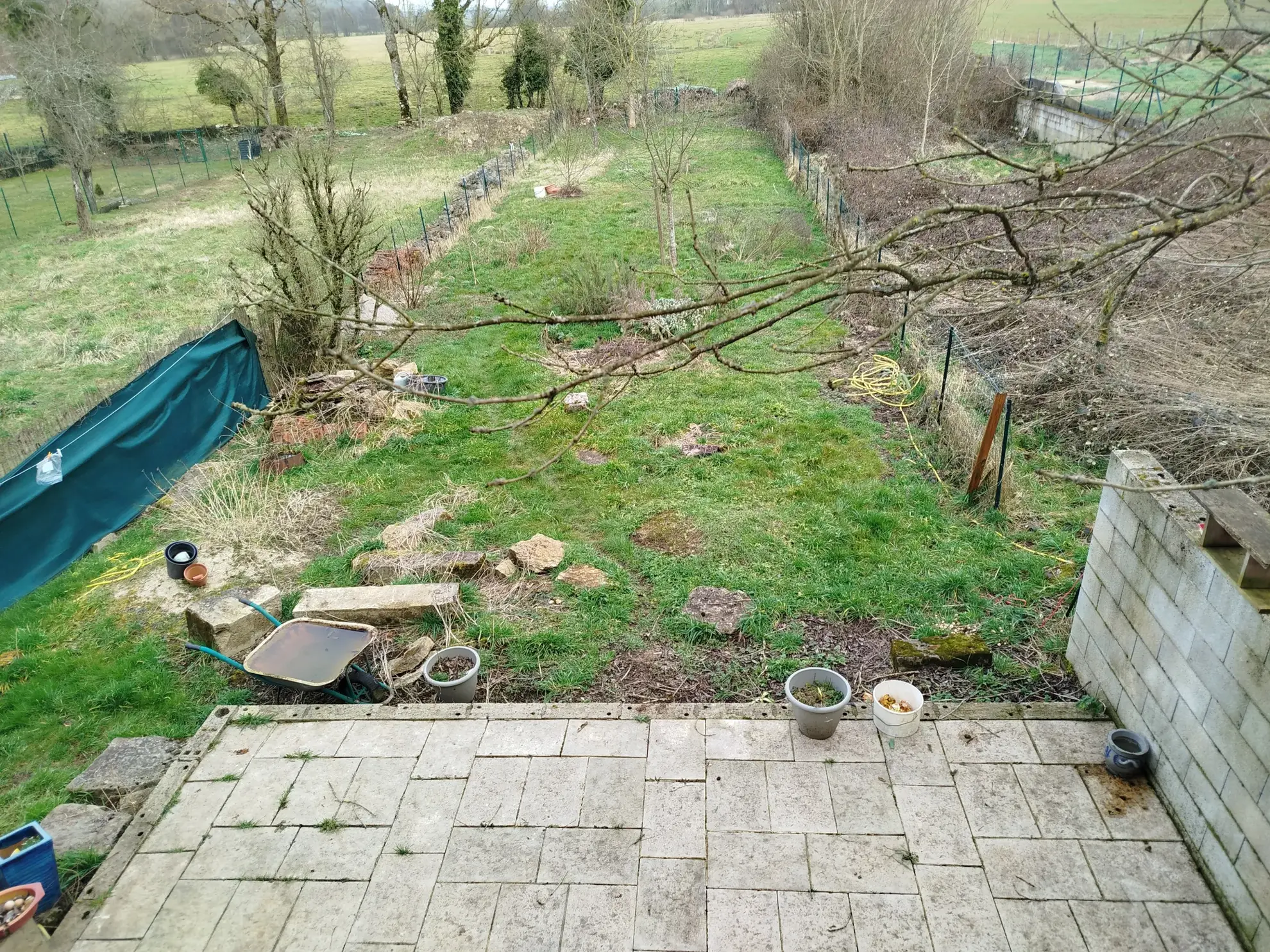 Maison en pierre à Grenant de 100 m², rénovée partiellement, avec terrasse et garage 