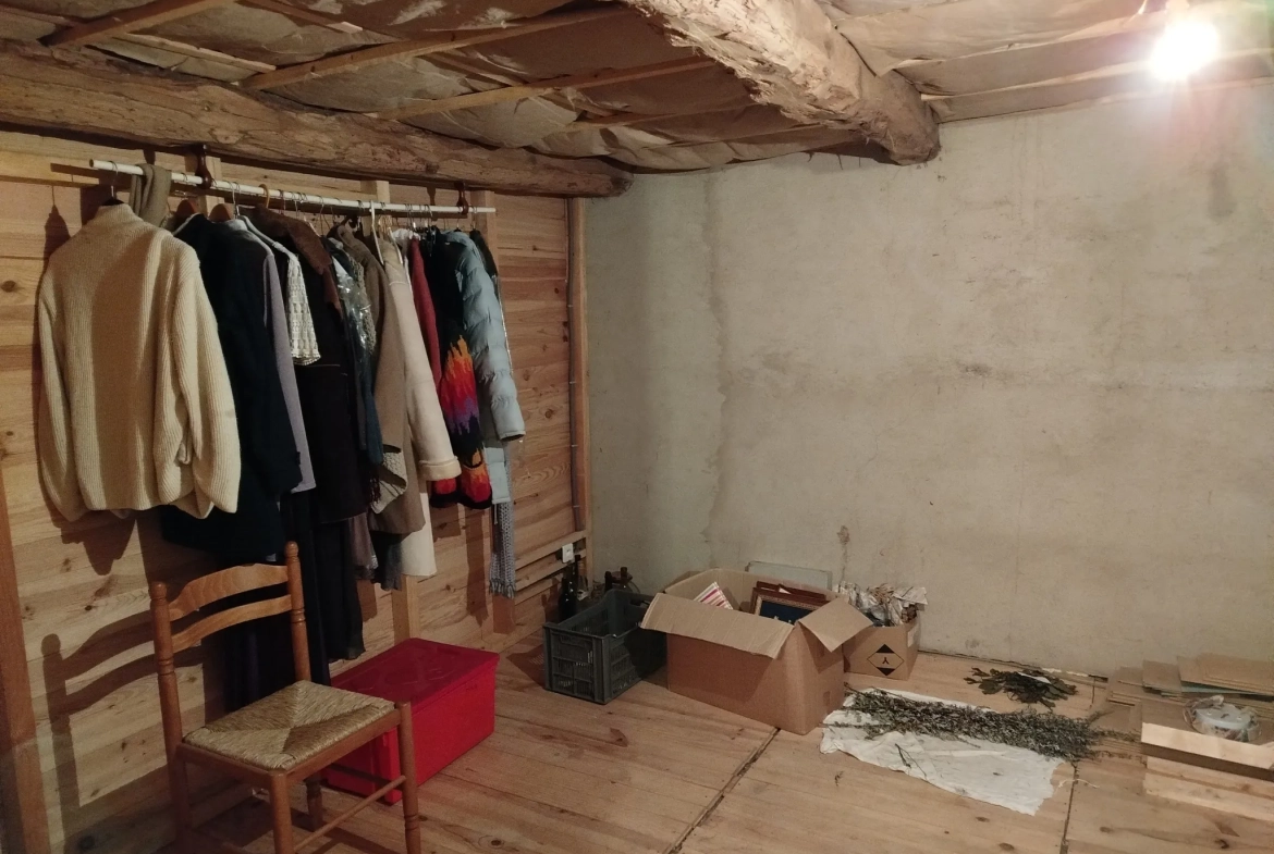 Maison en pierre à Grenant de 100 m², rénovée partiellement, avec terrasse et garage 