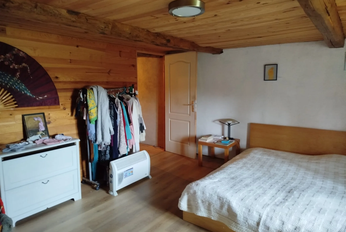 Maison en pierre à Grenant de 100 m², rénovée partiellement, avec terrasse et garage 
