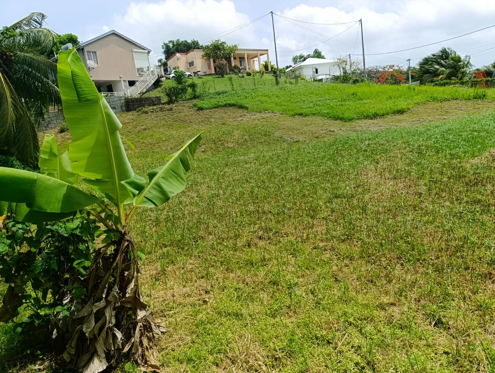 Terrain constructible de 1418 m² au Lamentin, idéale localisation 