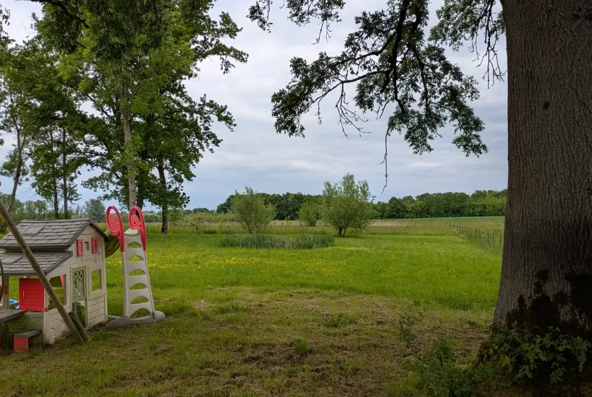 Magnifique maison rénovée de 145 m² avec grand terrain à Bois-de-Gand 