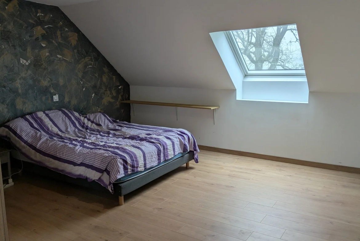 Magnifique maison rénovée de 145 m² avec grand terrain à Bois-de-Gand 