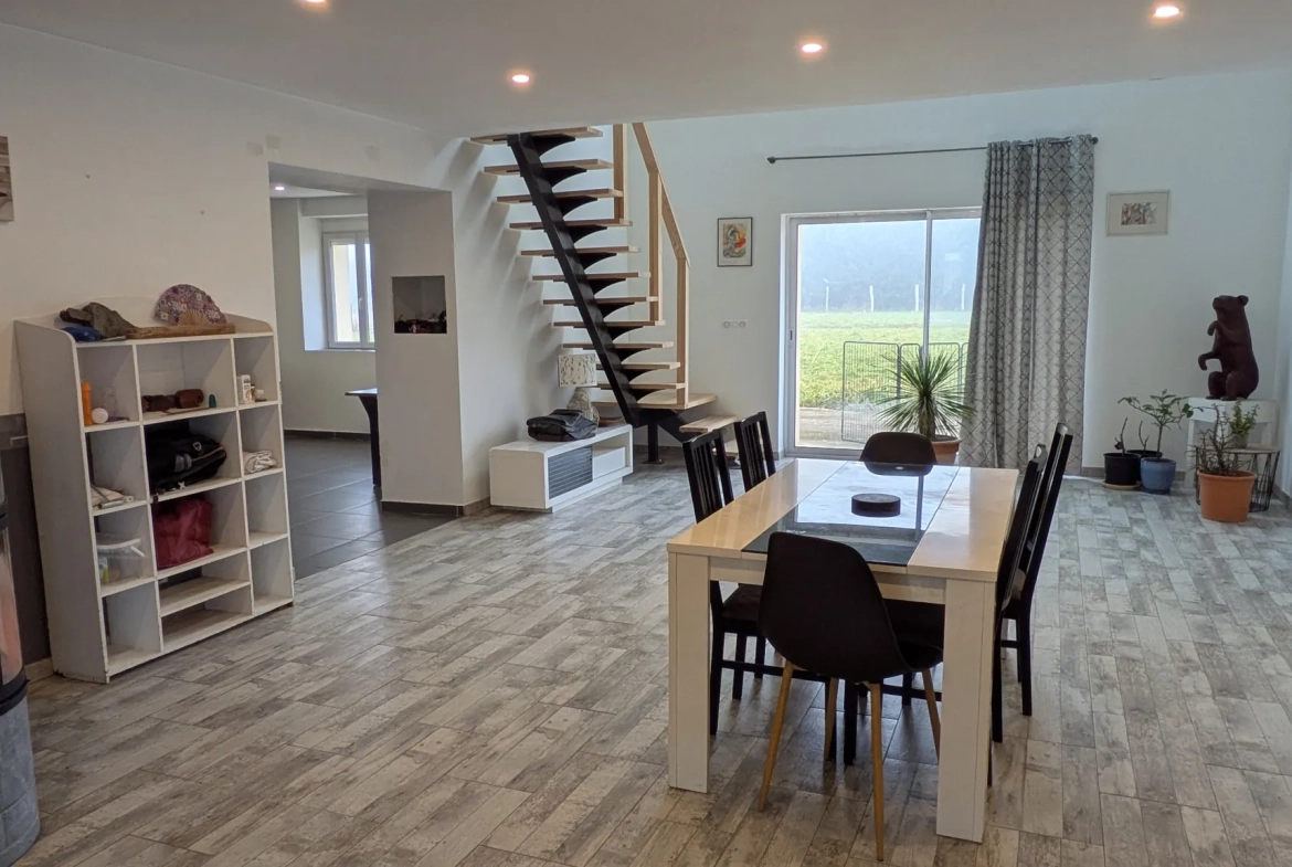 Magnifique maison rénovée de 145 m² avec grand terrain à Bois-de-Gand 