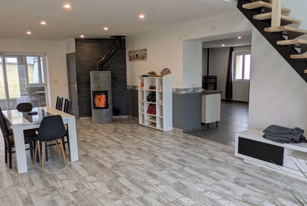 Magnifique maison rénovée de 145 m² avec grand terrain à Bois-de-Gand 