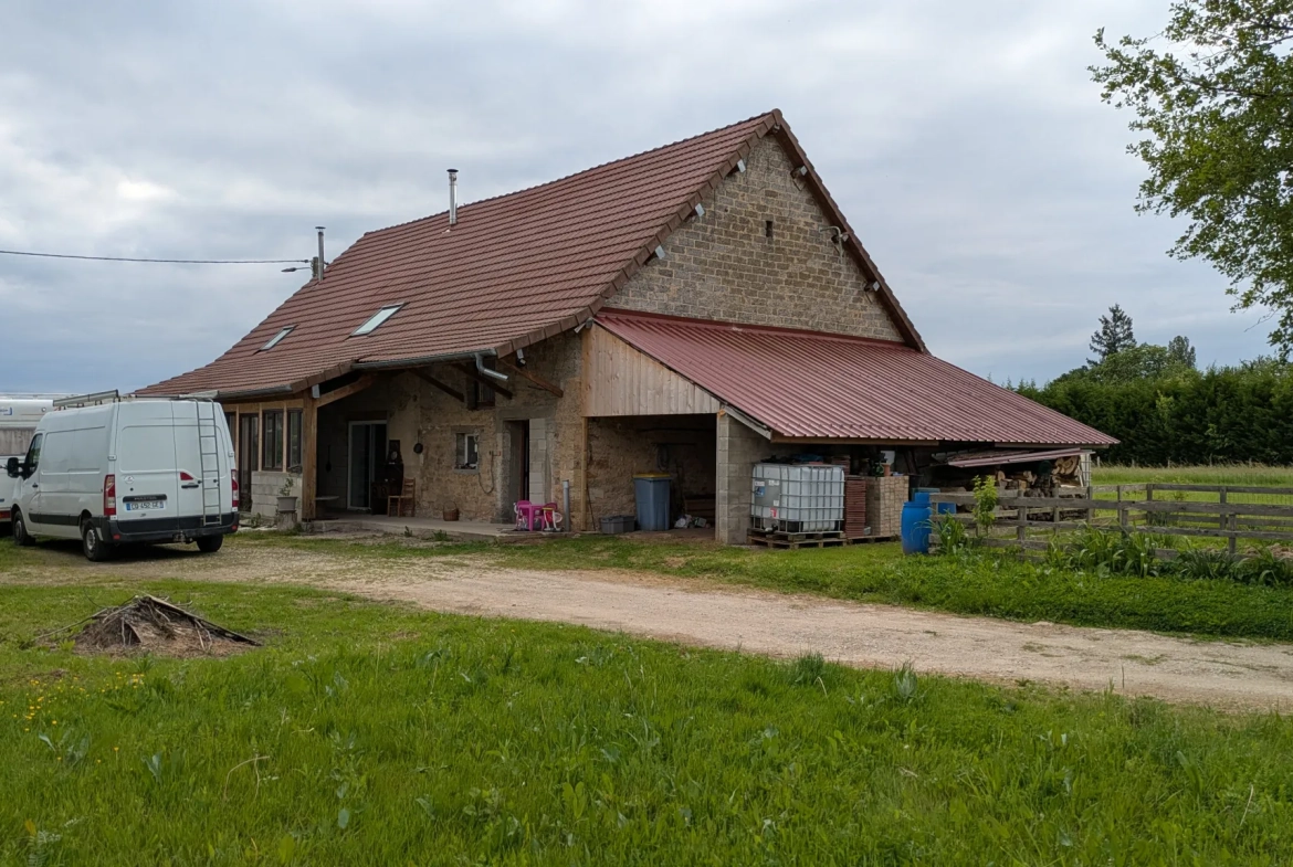 Magnifique maison rénovée de 145 m² avec grand terrain à Bois-de-Gand 