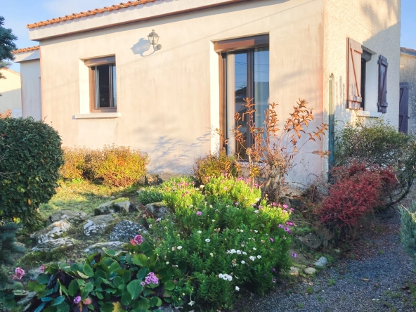 Maison à rénover de 60 m² à Préfailles avec potentiel de rénovation et terrasse