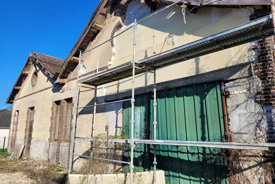Bâtiment industriel à rénover de 600 m² à Neuville-sur-Vanne 