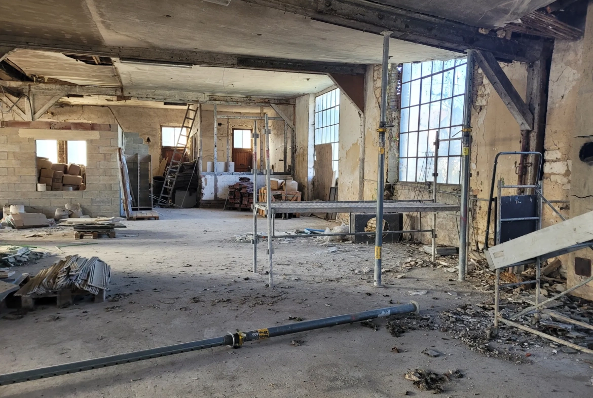 Bâtiment industriel à rénover de 600 m² à Neuville-sur-Vanne 