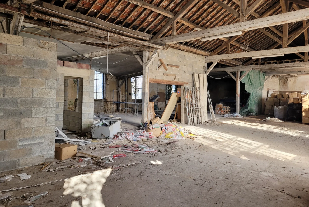 Bâtiment industriel à rénover de 600 m² à Neuville-sur-Vanne 