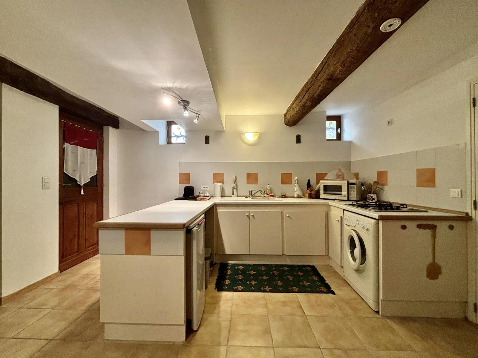 Maison de village avec terrasse, garage et vues imprenables à Alignan-du-Vent 